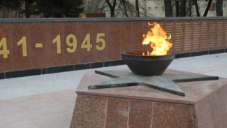 Вечный огонь на памятнике Славы в Воронеже погас из-за сильного ветра