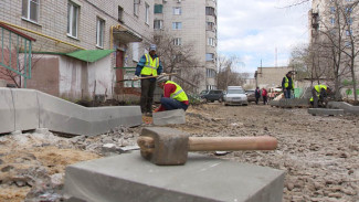 При ремонте 10 воронежских дворов похитили более 1,6 млн рублей