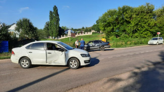 Двое взрослых и подросток пострадали в ДТП под Воронежем