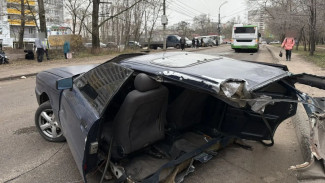 Появились кадры с последствиями смертельной аварии у ЖК «Цветной бульвар» в Воронеже