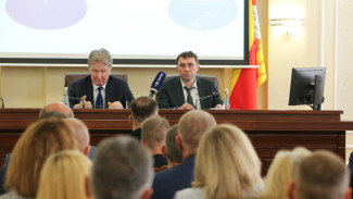 Подготовку к отопительному сезону и ЕГЭ обсудили с мэром Воронежа Сергеем Петриным