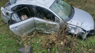 1 человек погиб и 3 пострадали в ДТП с опрокинувшейся иномаркой на воронежской трассе