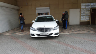 Водителя Mercedes оштрафовали за езду по тротуару в центре Воронежа 