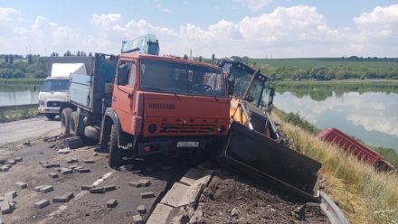 Под Воронежем грузовики сбили толпу рабочих: пострадали 6 человек