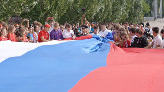 В Воронеже развернули 100-метровый флаг России