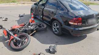 18-летний байкер пострадал в столкновении с Volkswagen в Павловске