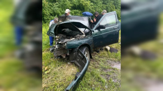 ВАЗ вылетел на встречку на трассе Воронеж – Луганск: 1 человек погиб, 3 пострадали