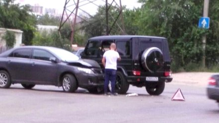 В Воронеже водитель элитного Gelandewagen спровоцировал ДТП с пострадавшим