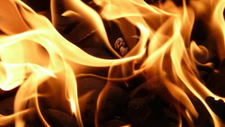 В селе под Воронежем 10 пожарных тушили вспыхнувшую веранду