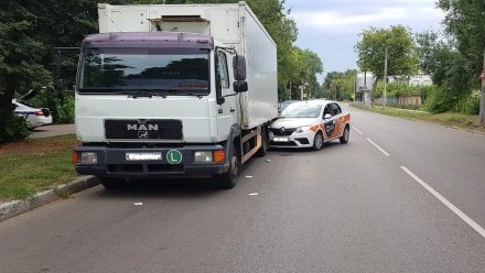 Ехавшие в такси DiDi парень и девушка пострадали в ДТП с фурой в Воронеже