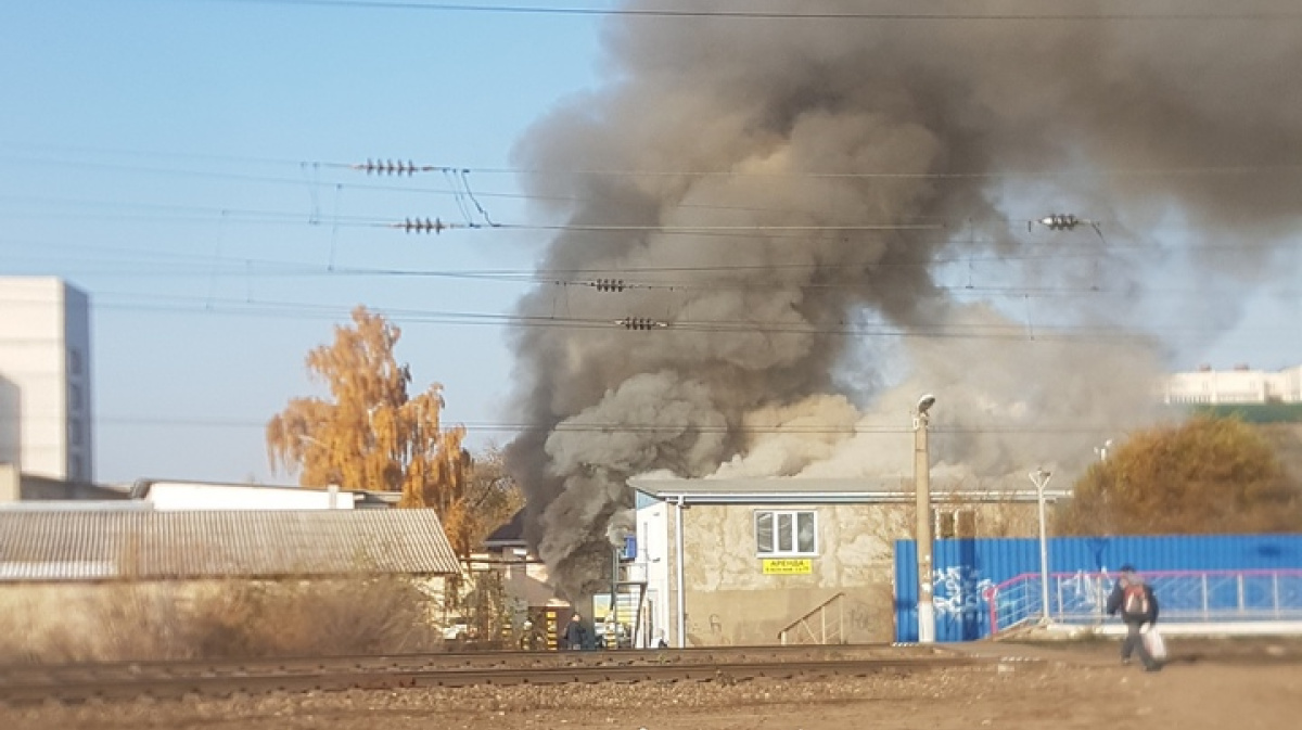 Пожар на левом берегу сегодня в воронеже. Пожар в Воронеже. Пожар в Воронеже сегодня на левом берегу. Воронеж пожар сегодня левый берег. Пожар в Воронеже сегодня на левом