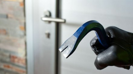 Полиция поймала профессионального вора-гастролёра, вскрывшего сейф в воронежской фирме