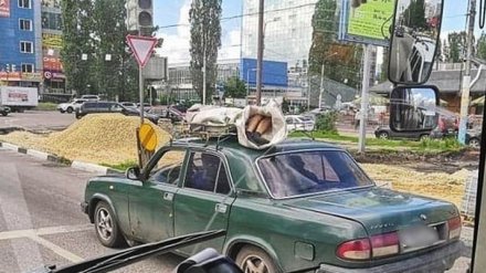 Воронежцев испугал мертвец в мешке, которого везли по городу на крыше легковушки