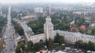 В Воронеже возле сталинской высотки с башней нашли самовольную постройку