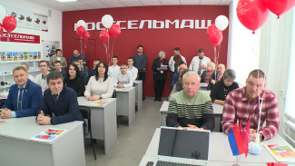 Ростсельмаш открыл в калачеевском техникуме специализированный класс для механизаторов