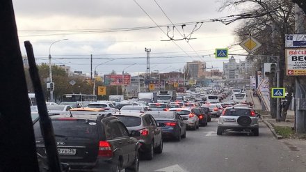 Ремонт виадука спровоцировал транспортный коллапс в центре Воронежа