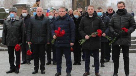 Вадим Кстенин возложил цветы к Вечному огню в годовщину освобождения Воронежа от фашистов