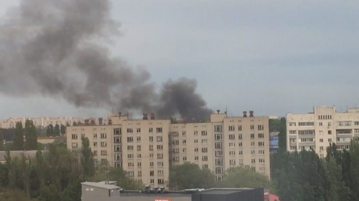 Столб дыма на Левом берегу Воронежа показали на видео | 11.05.2023 | Воронеж  - БезФормата