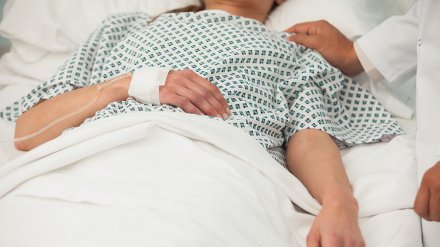 Воронежские врачи рассказали о состоянии матери, выбросившей после родов дочь в мусорку