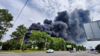 В Воронеже эвакуировали торговый центр из-за пожара на нефтебазе