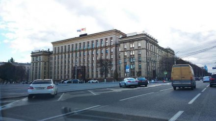 Для воронежских чиновников закрыли бесплатную парковку у облправительства