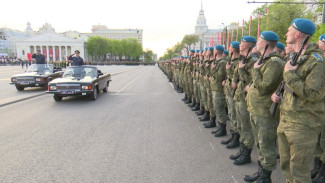 Генеральную репетицию парада Победы увидели тысячи воронежцев