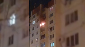 В Воронеже загорелся балкон жилого дома
