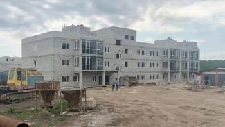 Воронежский депутат Госдумы посетил строительную площадку в хохольском посёлке