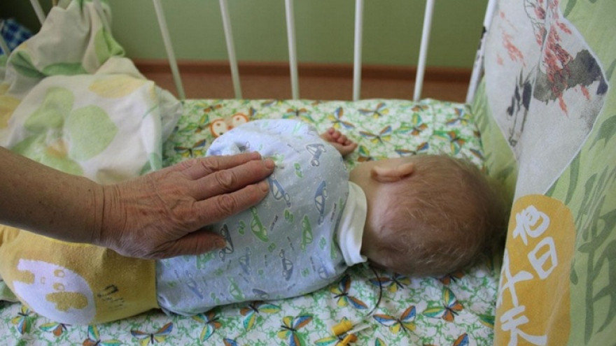 Под Воронежем мать отдала в детдом нежеланную 2-летнюю дочь, оставив любимого сына