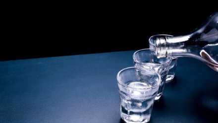 В Воронеже закрыли магазин из-за продажи «палёного» алкоголя и сигарет рядом с детсадом