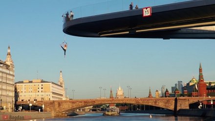 Экстремал из Воронежа станцевала над Москвой-рекой