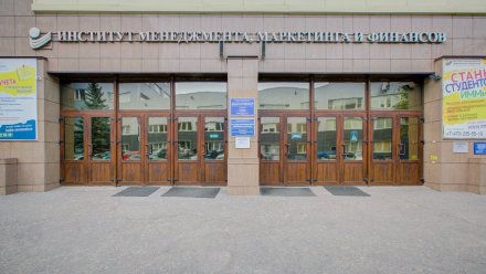 Сотрудницу воронежского колледжа оштрафовали на 1,3 млн за «помощь» студентам