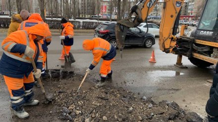В Воронеже частично перекрыли Остужевское кольцо из-за коммунальной аварии