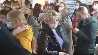 Воронежцы показали новое видео из прославившейся рекордными очередями поликлиники