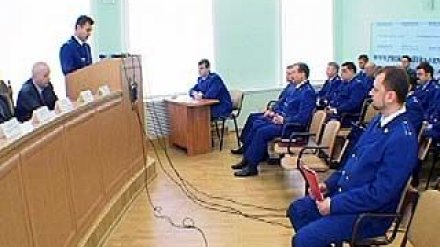 Более тысячи случаев нарушений закона пресекли работники прокуратуры за год