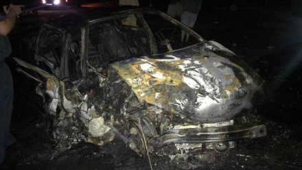 Двое жителей Ростовской области погибли в горящей машине в воронежском селе