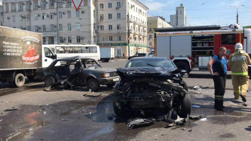 Стало известно о состоянии выпускницы, потерявшей мать в ДТП у цирка в Воронеже
