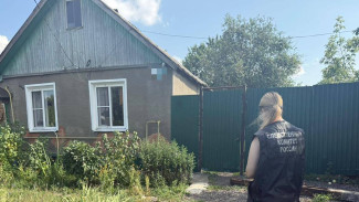 В Бобровском районе наркоман несколько раз ударил отчима ножом в живот