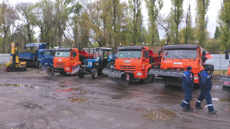 Воронежцам показали новую технику для уборки городских улиц