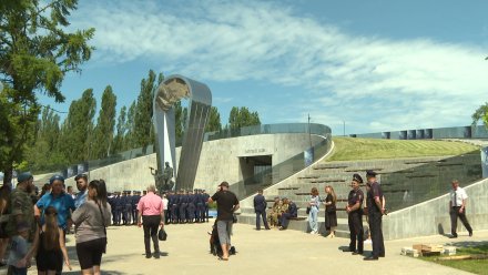 В Воронеже в день ВДВ запретят парковку у Кольцовского сквера и музея