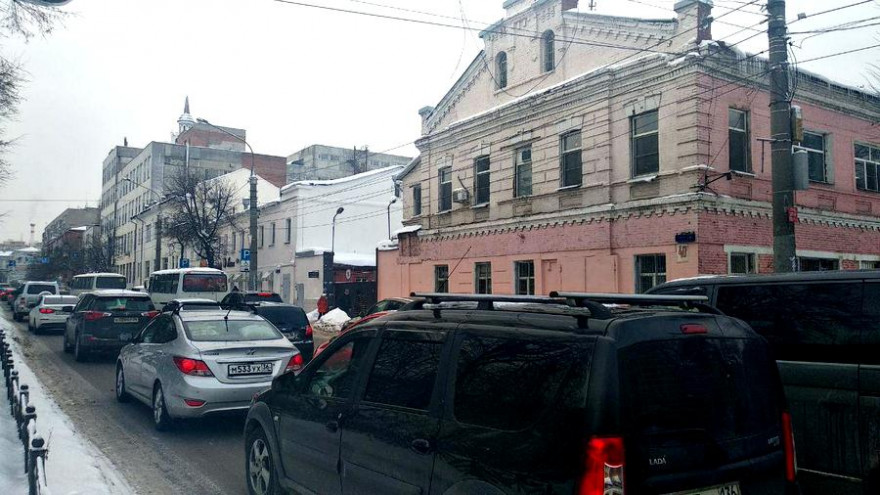 Предновогодняя суета спровоцировала в Воронеже огромные пробки