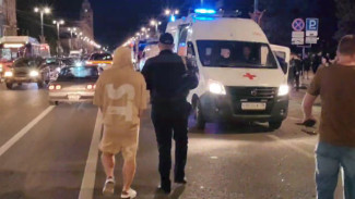 Владельцем попавшего в ДТП с маршруткой Mercedes в центре Воронежа может быть депутат