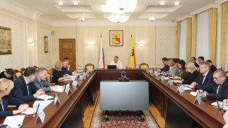 Мэр поручил ускорить ремонт разбитых дорог в Воронеже
