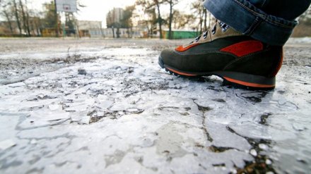 Жителей Воронежской области впервые этой осенью предупредили о сильном гололёде