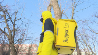 В Воронеже полиция начала проверку после аварии с курьером «Яндекса»