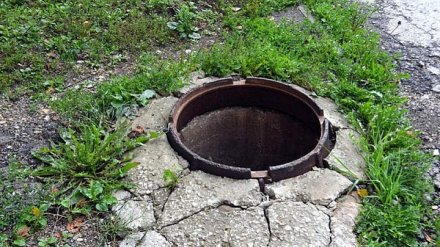 В Воронеже 3-летний ребёнок провалился в люк