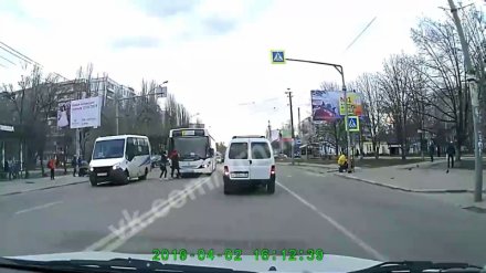 В Воронеже оштрафуют водителя маршрутки, не пропустившего пешехода