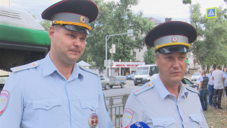 «Ещё немного, и был бы взрыв». Воронежские ДПС-ники рассказали о пожаре в 90-м автобусе