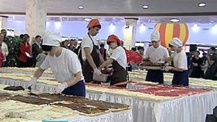 72-метровый бутерброд сделали в Воронеже в Сити-парке "Град"