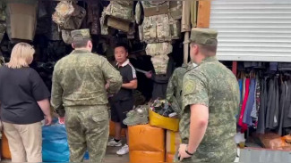 Силовики увезли в военкомат работников двух воронежских рынков
